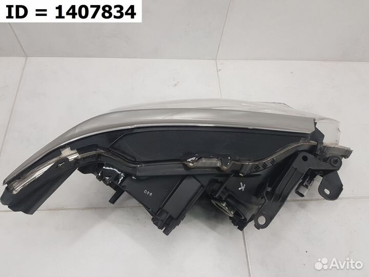 Фара левая Toyota Camry