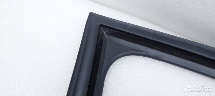 Б/У Уплотнитель стекла двери Верхний. Состояние
