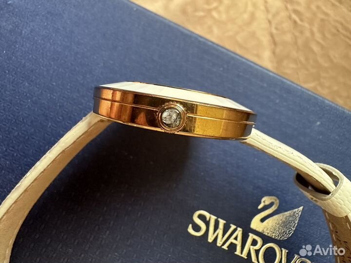 Женские часы swarovski