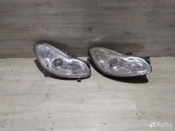 Фара правая Mercedes Benz W451
