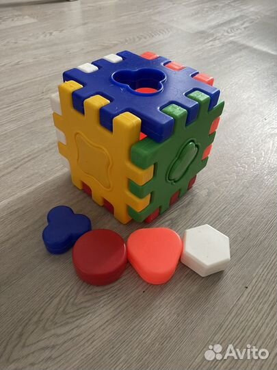 Развивающий кубик сортер