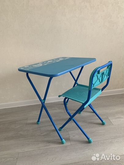 Детский стол со стулом