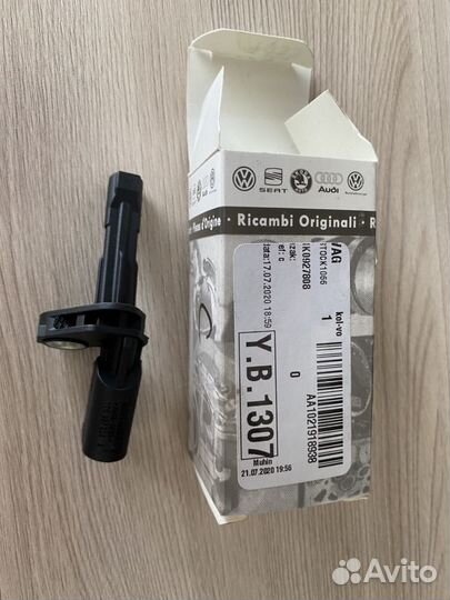 Датчик ABS (абс) VAG 1KO 927 808