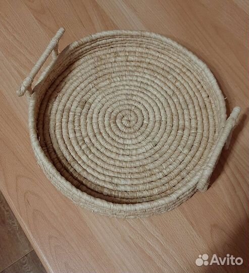 Поднос из рафии