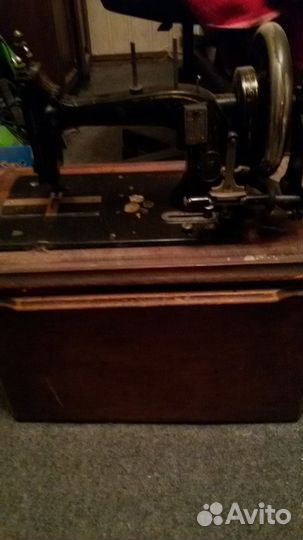 Ручная швейная машинка известной марки NAH maschin