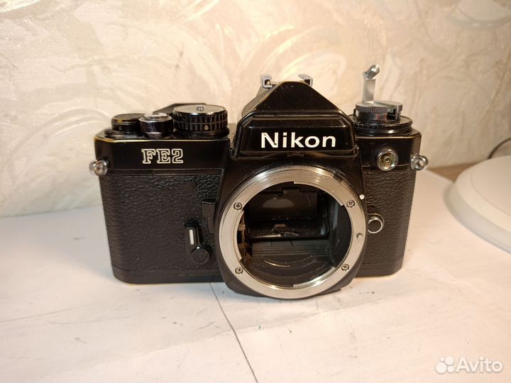 Nikon FE2 фотоаппарат, есть оптика Nikkor