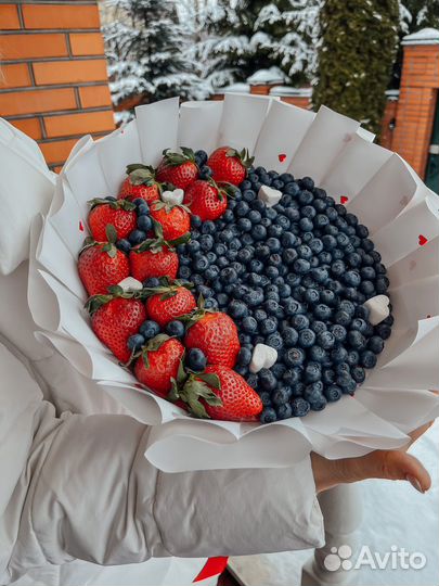 Букеты из фруктов и ягод