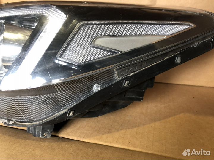 Фара передняя левая на Hyundai Tucson III