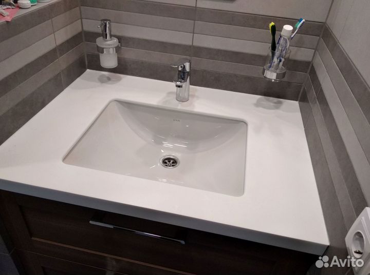 Столешница для ванной из искуственного камня