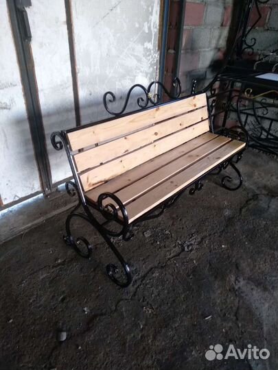 Кованная лавочка