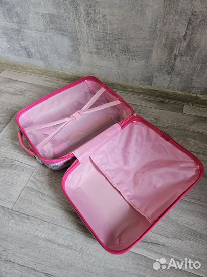 Чемодан на колёсиках детский