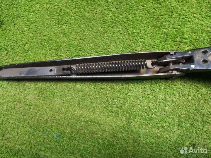 Поводок стеклоочистителя передний левый Peugeot