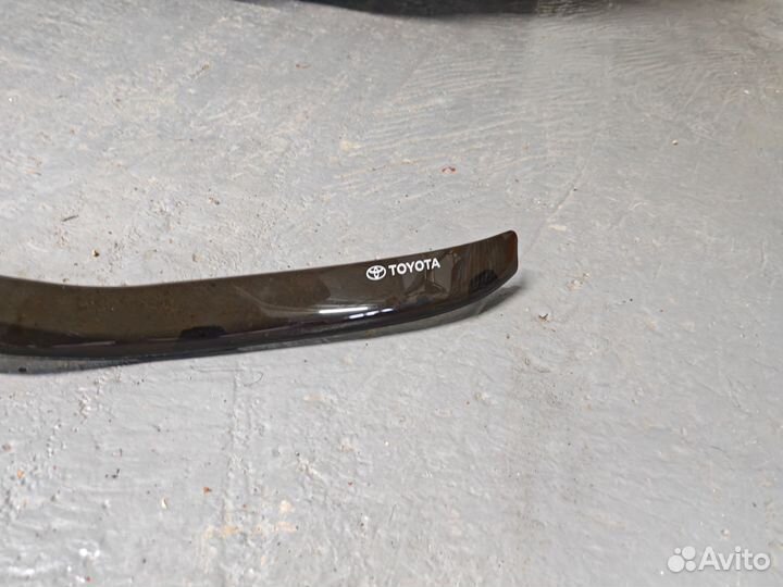 Дефлектор капота на Toyota Land cruiser 300