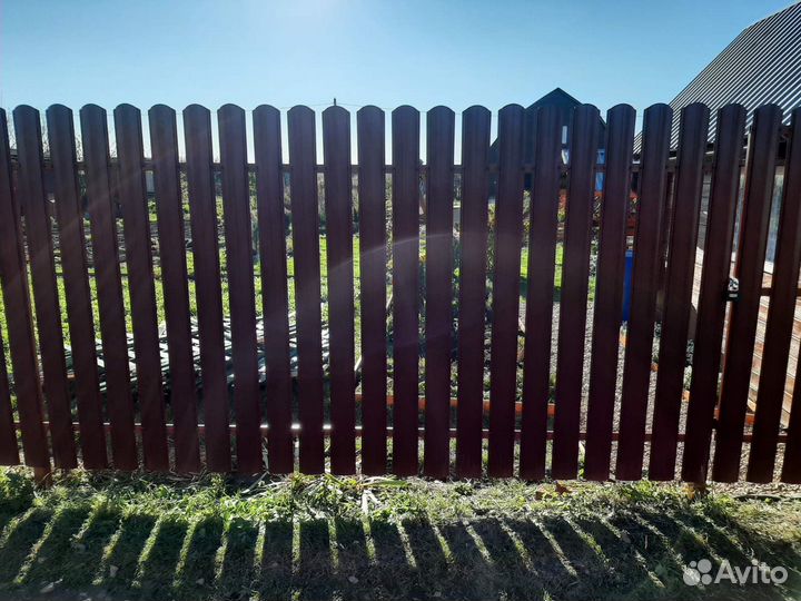 Металлический штакетник для забора