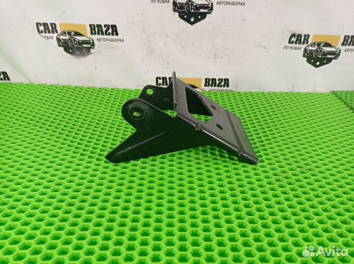 Кронштейн двигателя