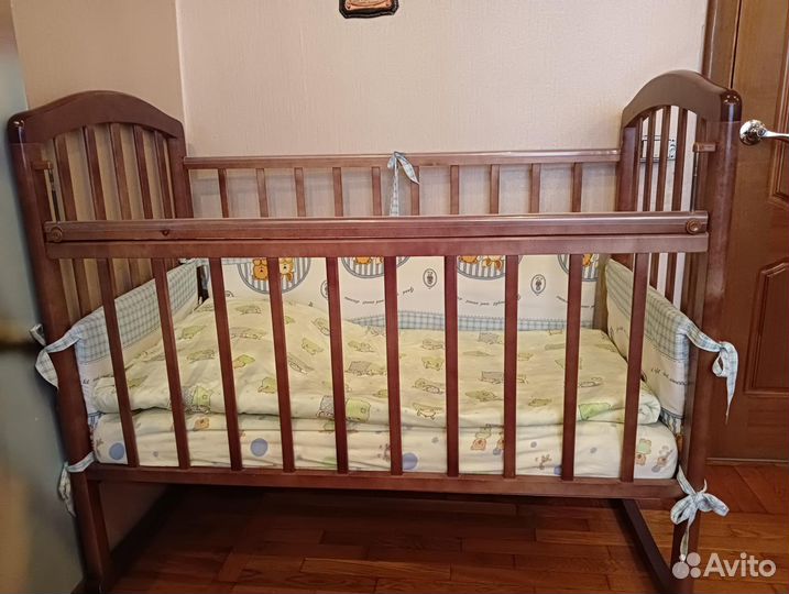 Детская кроватка