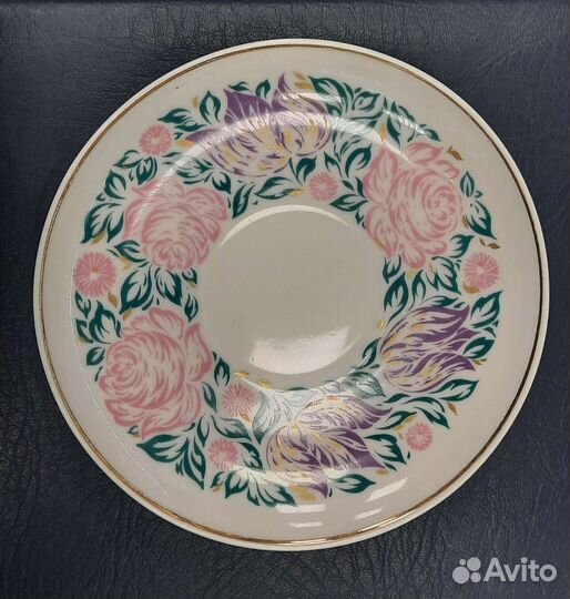 Блюдца, чашки разные