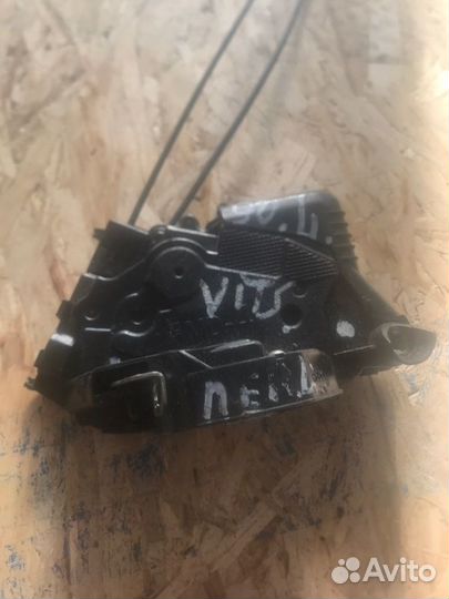 Замок двери передний левый Toyota Vitz KSP90 1ndtv