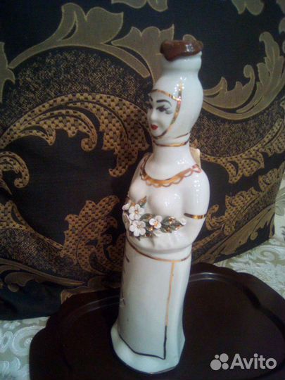 Фарфоровая статуэтка, декорат. чайник и др СССР