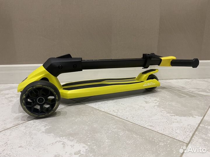 Самокат детский трех колесный lamborghini