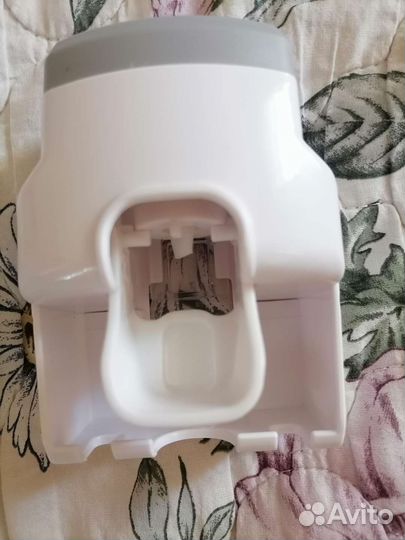 Диспенсер для зубной пасты