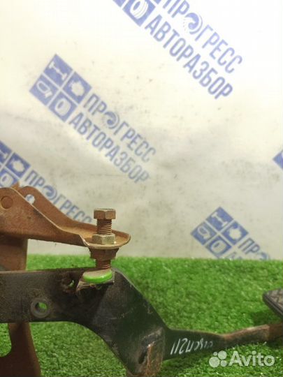 Педаль сцепления Toyota Avensis универсал 1.8