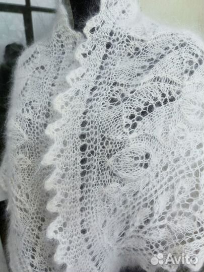 Пуховая косынка-полушалок 