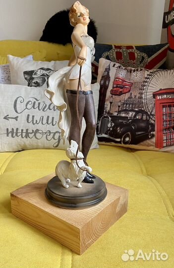 Статуэтка Дама с собачкой