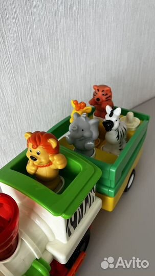 Игрушка паровозик с животными