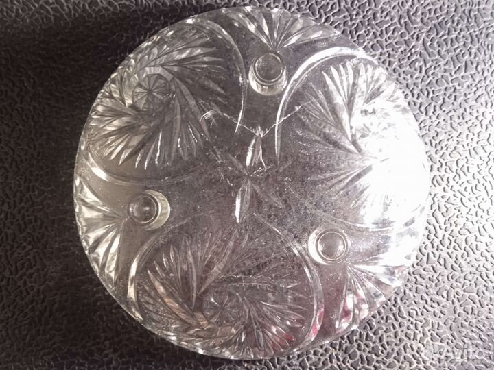 Блюдо из стекла на ножках. Состояние отличное