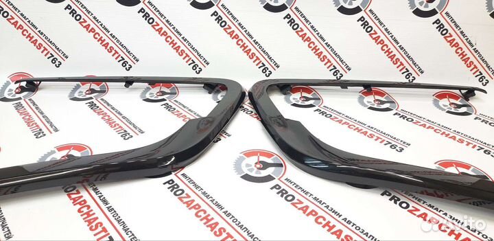 Молдинги переднего бампера веста