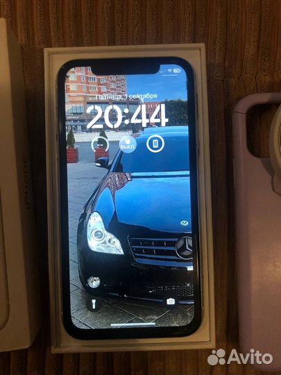 Телефон iPhone 11