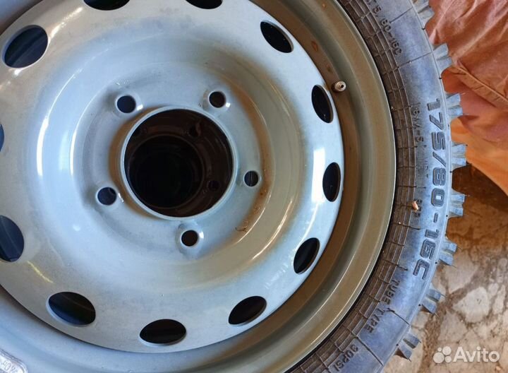 Диски с резиной на ниву