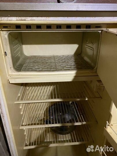 Холодильник бу полюс