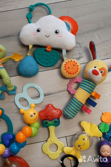 Развивающие игрушки для малышей пакетом