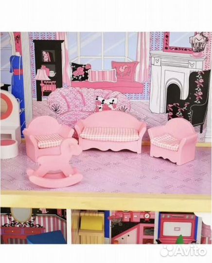 Кукольный домик с мебелью