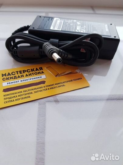 Блок питания для ноутбука Toshiba 19V 4.74A (90W)