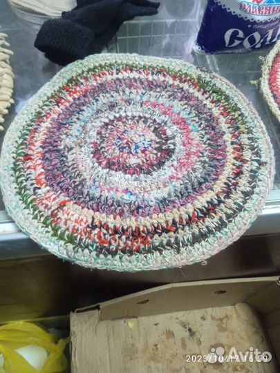 Круглый вязаный коврик