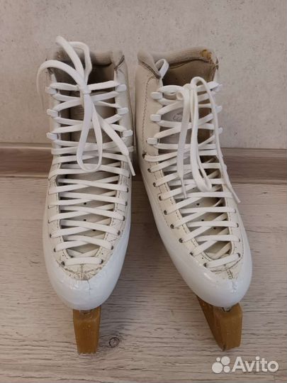 Коньки фигурные edea chorus 240