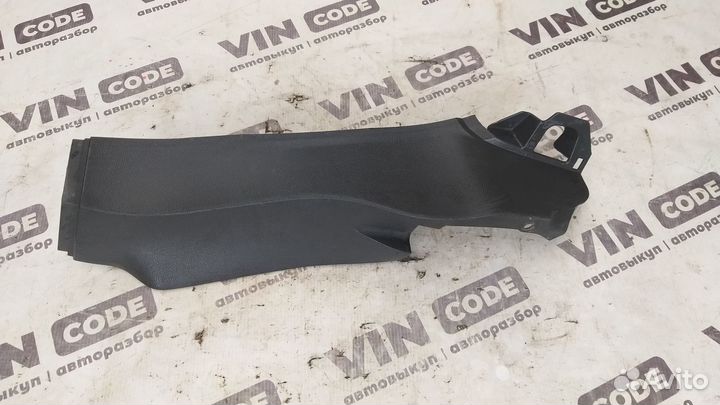 Обшивка задней стойки левая Ford Kuga 1