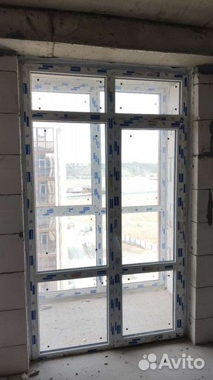 Пластиковая дверь с рамой