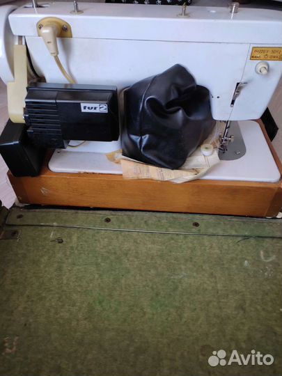 Швейная машина Чайка 142м