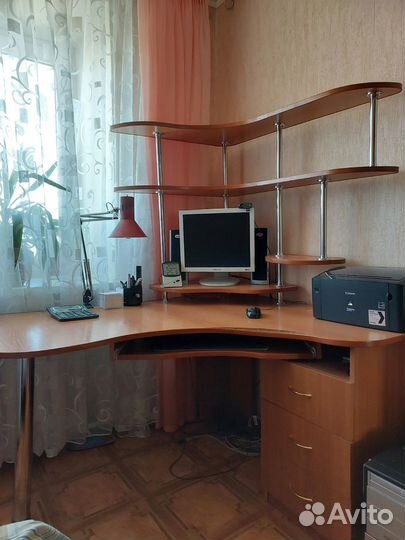 Продам компьютерный стол с тумбой
