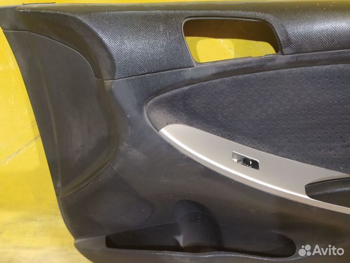 Обшивка двери передняя правая Hyundai Solaris