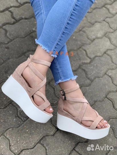 Новые босоножки на платформе