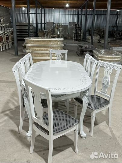 Стол и стулья