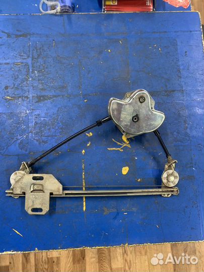 Стеклоподъемник задней правой двери приора