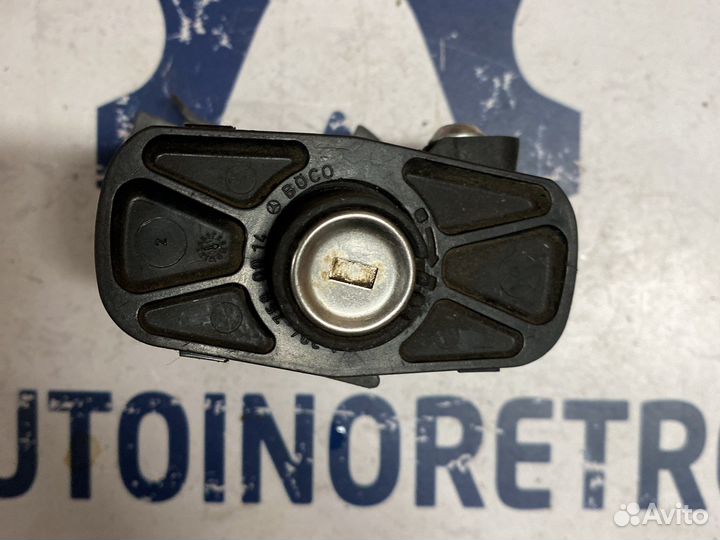 Кнопка открывания багажника Mercedes A2047500261