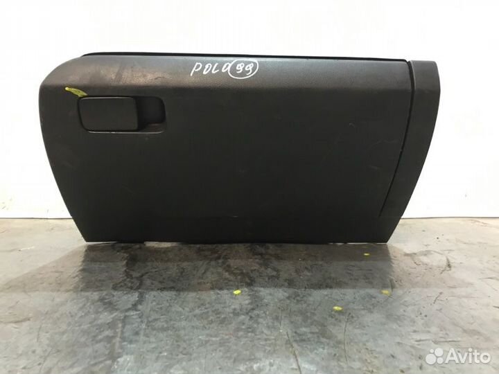 Бардачок Volkswagen Polo 1 седан CFN 2011