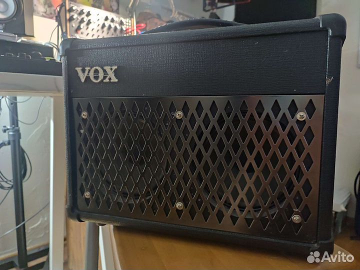 Гитарный комбо усилитель VOX DA 10